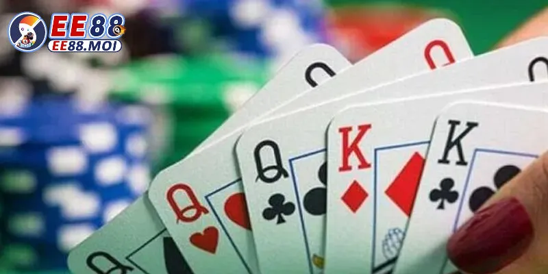 Ghi nhớ lá bài đã đánh là Chiến thuật chơi bài Phỏm EE88 hiệu quả